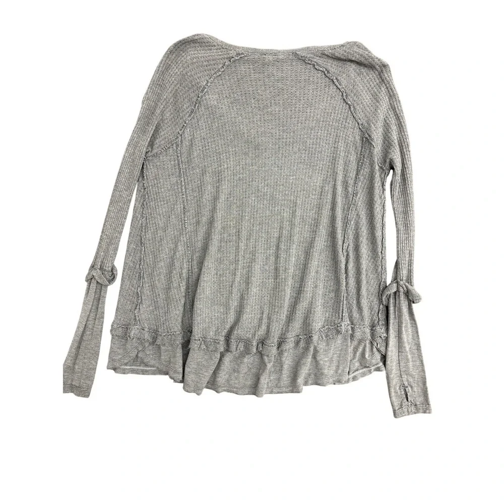 We The Free Free People Gray Waffle Knit Thermal V-Neck‎ Ruffle Hem Top Medium